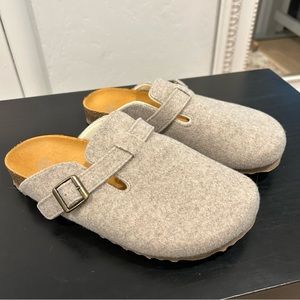 MOVING SALE Gap Clog Mule Flats in Oatmeal color size 6